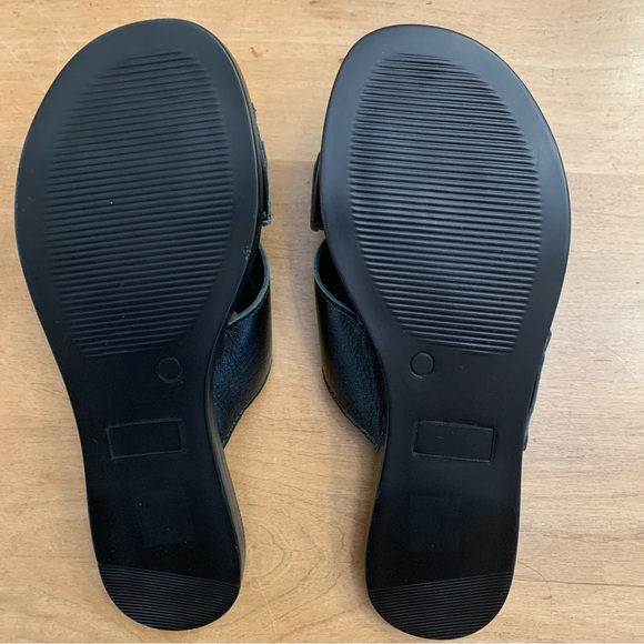 NEW🌼 Italian Black Ruffle Slides - 6 - Picture 6 of 12